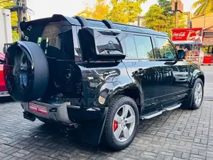 Land Rover Defender P300 HSE 7 Seater 2023