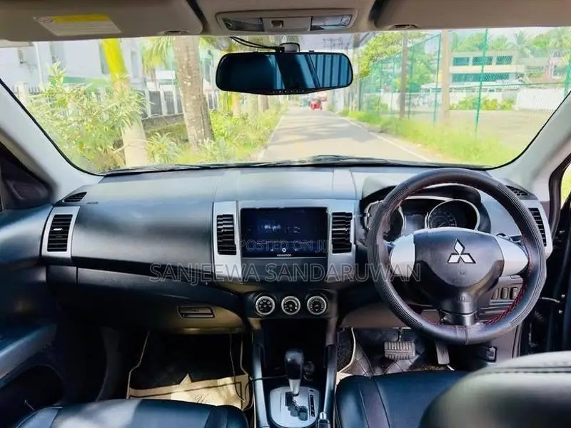 Mitsubishi Outlander 2011