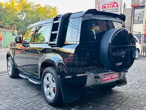 Land Rover Defender P300 HSE 7 Seater 2023