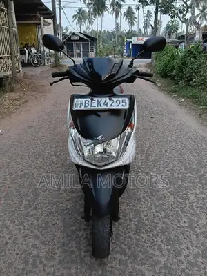 Yamaha Ray 2016
