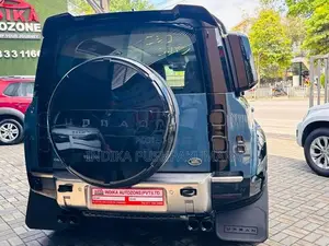 Land Rover Defender P300 7 Seater l 2023