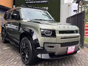 Land Rover Defender P300 X Dynamic SE 2025