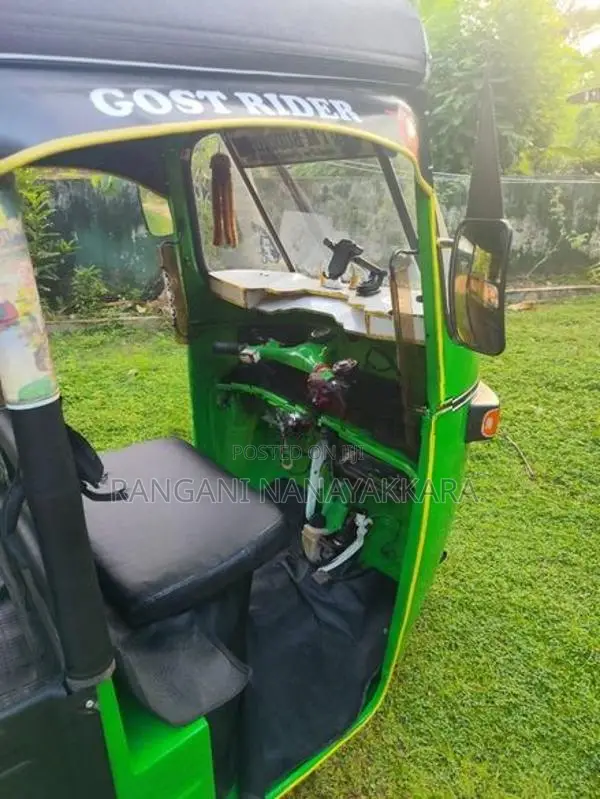 Bajaj RE 2005