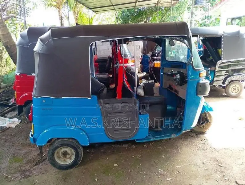 Bajaj RE 2015