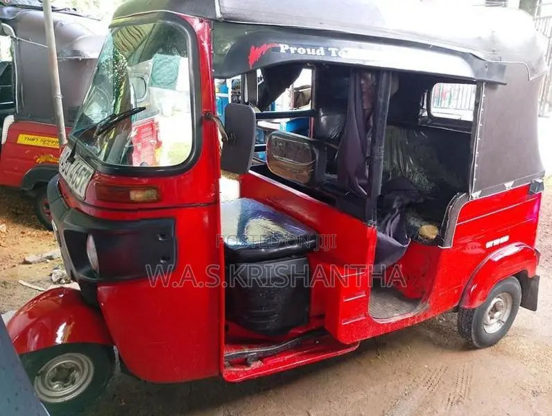 Bajaj RE 2019