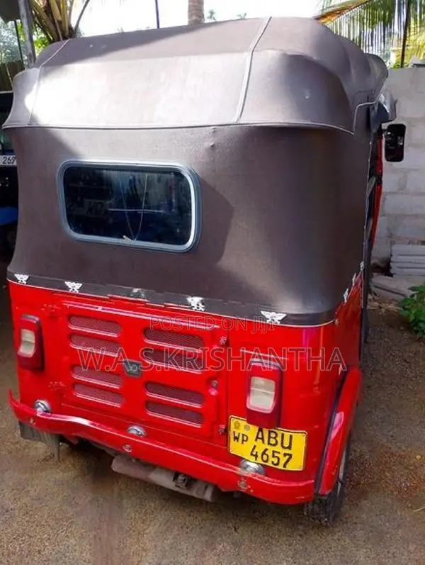 Bajaj RE 2019