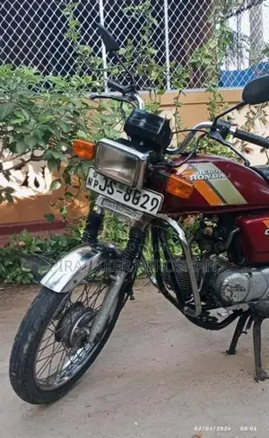Hero CD 100 2001