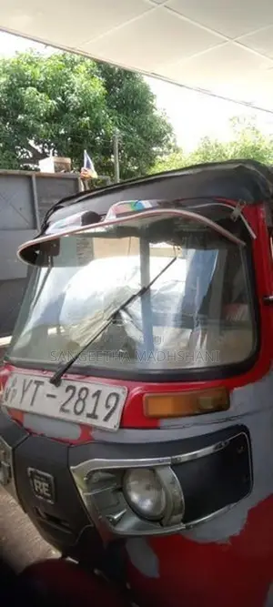 Bajaj RE 2011