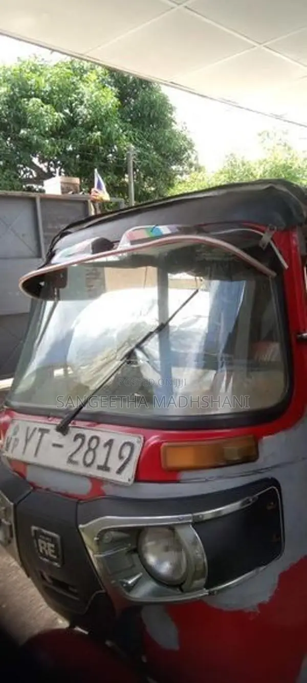 Bajaj RE 2011