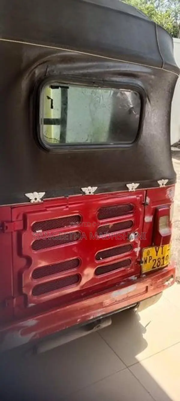 Bajaj RE 2011