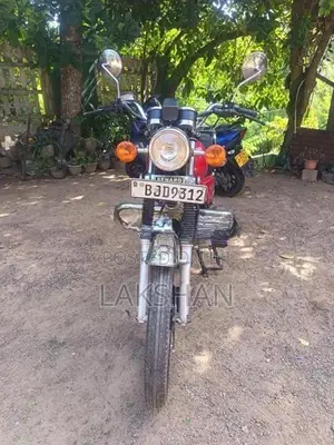 Suzuki GN 125 senaro 2023