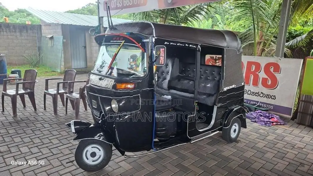 Bajaj RE 2016