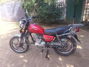 Suzuki GN 125 senaro 2023