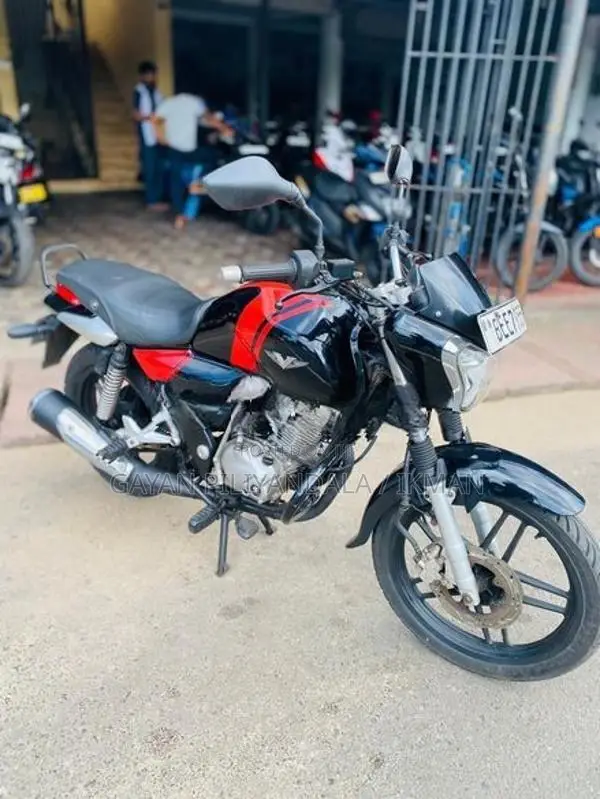 Bajaj V15 2016