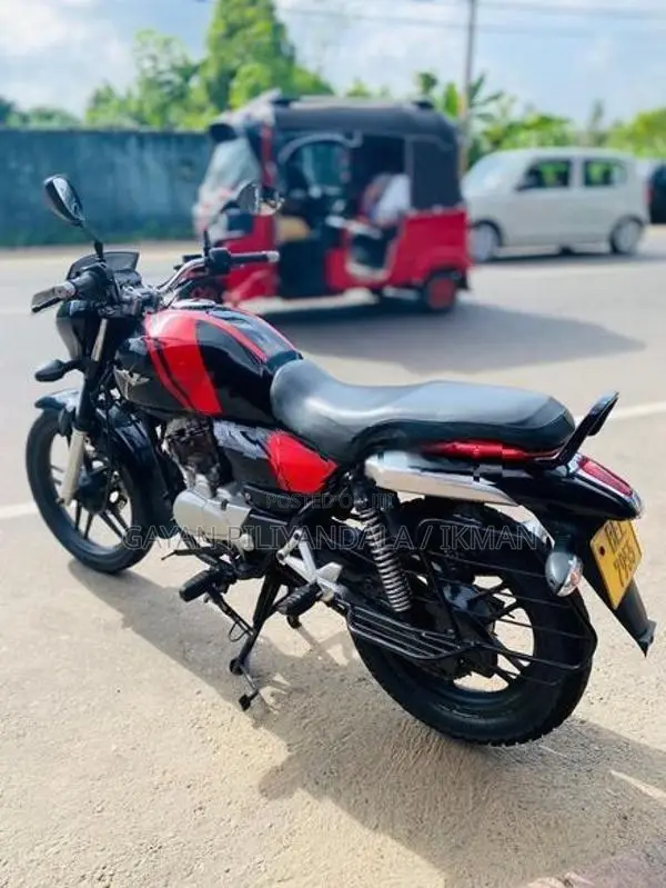 Bajaj V15 2016