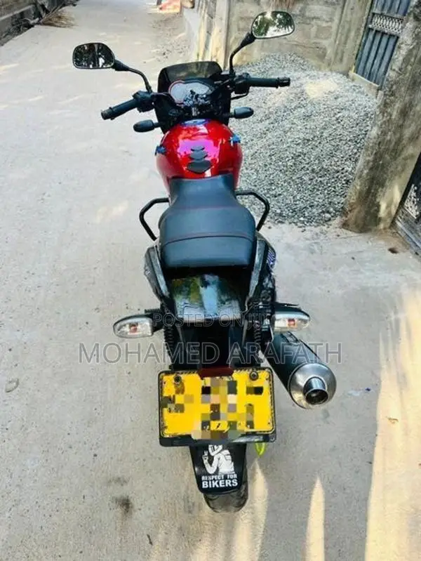 Bajaj Pulsar 200 2010