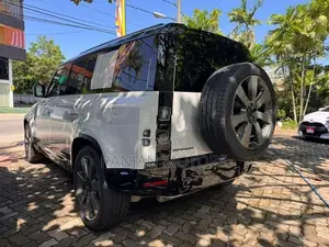 Land Rover Defender 110 HSE P300e 2026