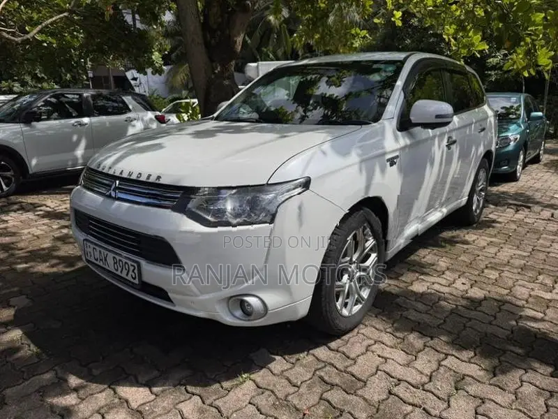 Mitsubishi Outlander G Navi PHEV 2014