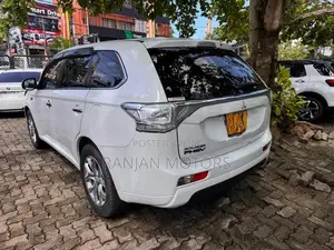 Mitsubishi Outlander G Navi PHEV 2014