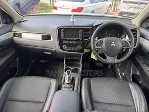 Mitsubishi Outlander G Navi PHEV 2014