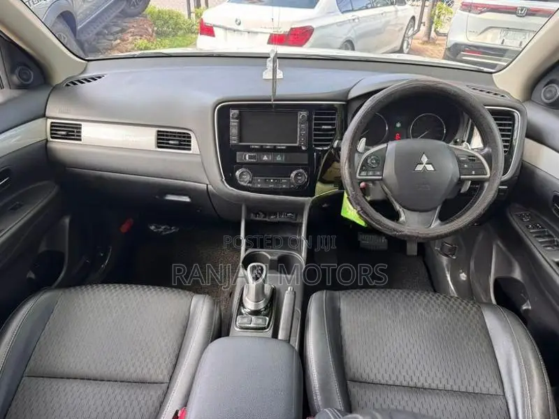 Mitsubishi Outlander G Navi PHEV 2014
