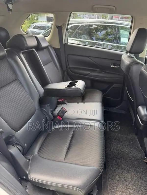 Mitsubishi Outlander G Navi PHEV 2014