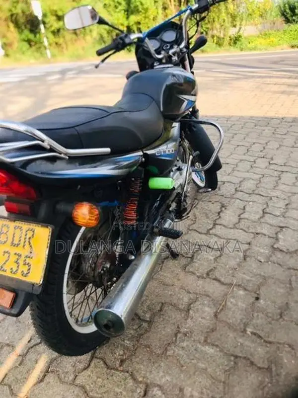 Bajaj CT100 2016
