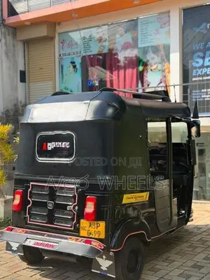 Bajaj RE 2017