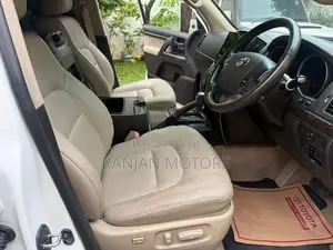 Toyota Land Cruiser 200 VX V8 2011