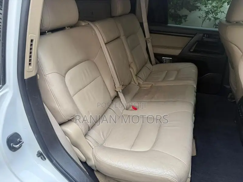 Toyota Land Cruiser 200 VX V8 2011