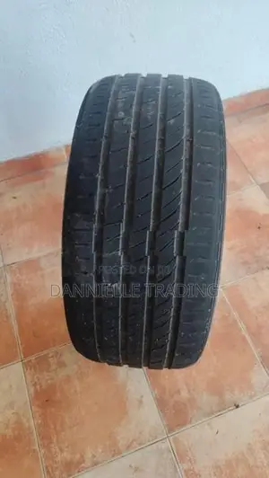 Tyre 225/40