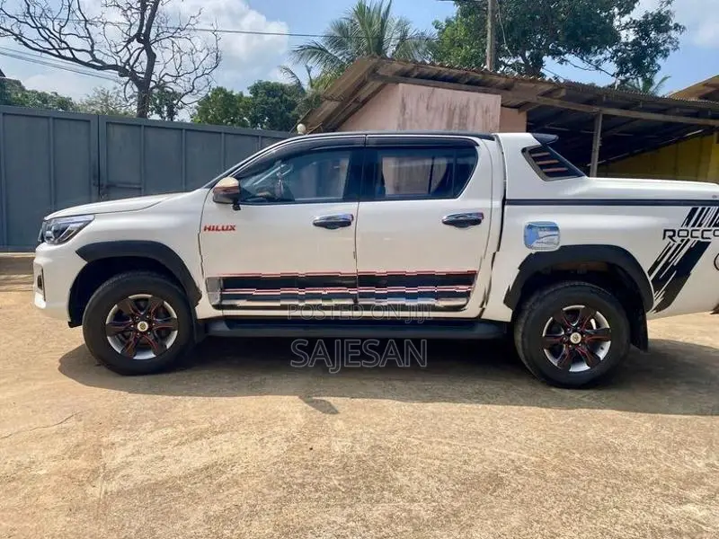 Toyota Hilux Rocco 2016