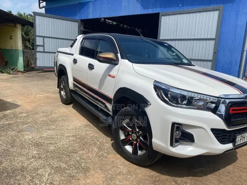 Toyota Hilux Rocco 2016