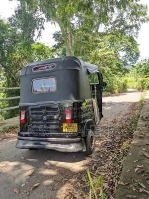 Bajaj RE 2016