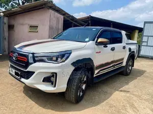 Toyota Hilux Rocco 2016
