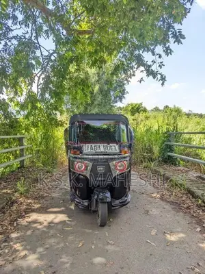 Bajaj RE 2016