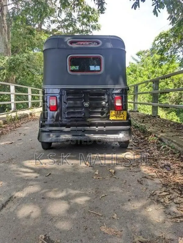 Bajaj RE 2016