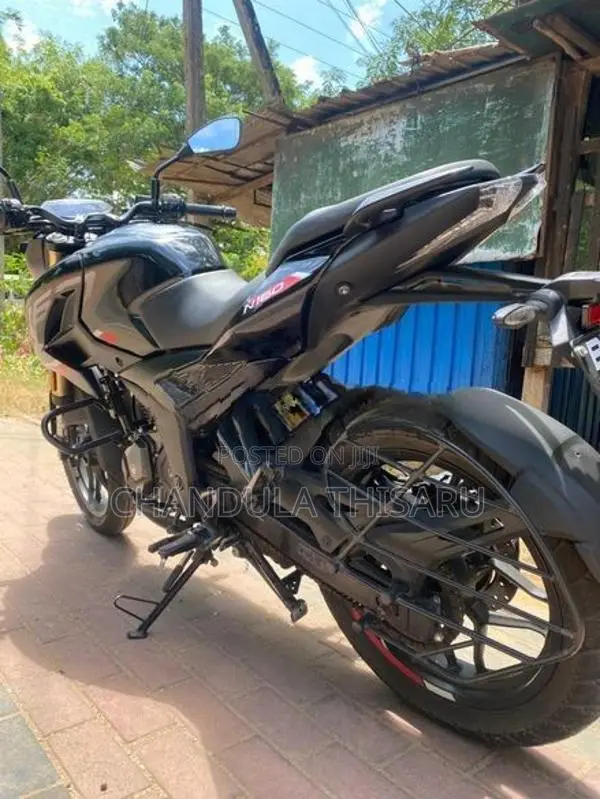 Bajaj Pulsar N160 2025