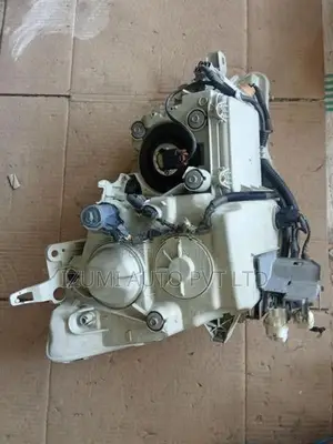 Toyota Crown 182 Head Light Left Side