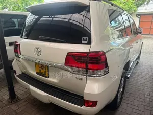 Toyota Land Cruiser 200 Sahara V8 2016