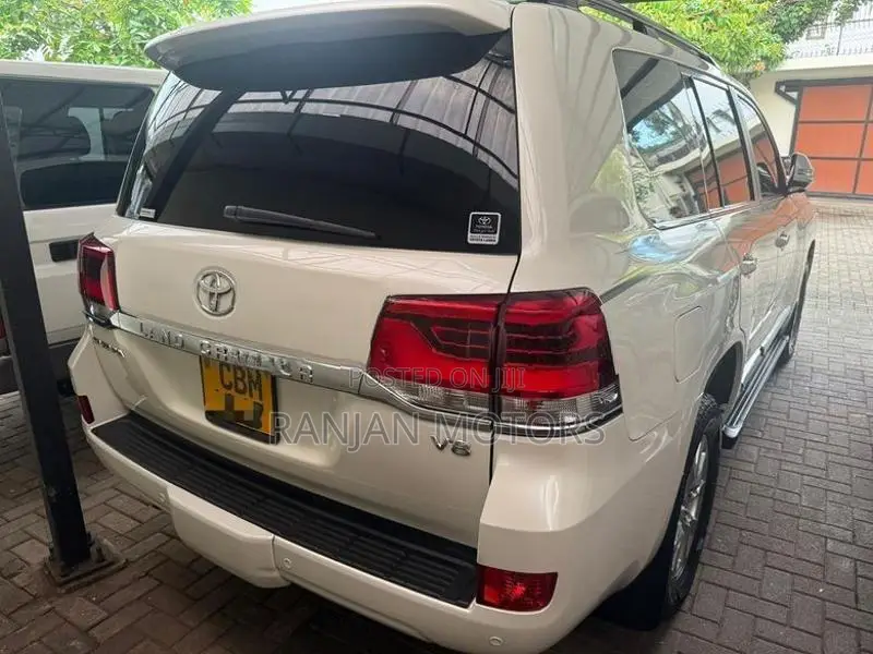 Toyota Land Cruiser 200 Sahara V8 2016