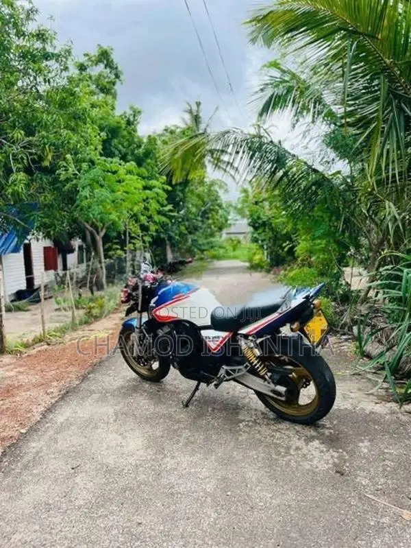 Honda CB400 2005