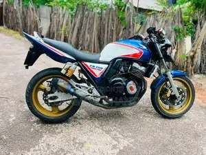 Honda CB400 2005