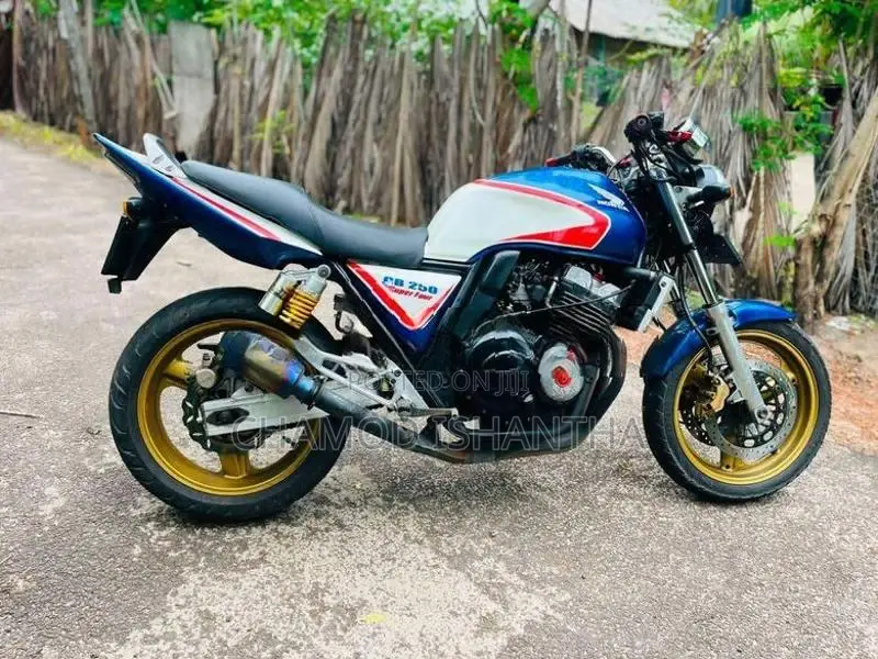 Honda CB400 2005