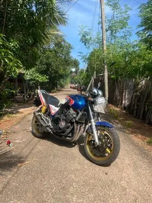 Honda CB400 2005