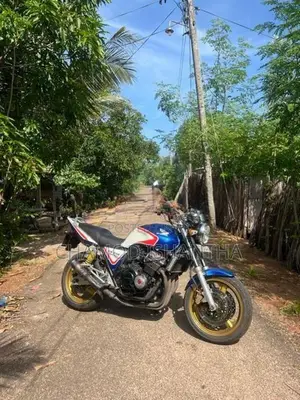 Honda CB400 2005
