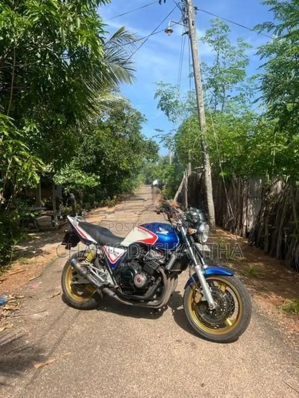 Honda CB400 2005