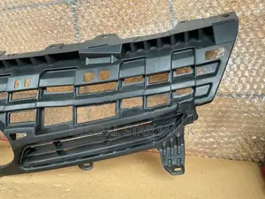 TOYOTA PRIUS ZVW30 BUMPER UPPER SHELL (OLD MODEL) – RECONDITION