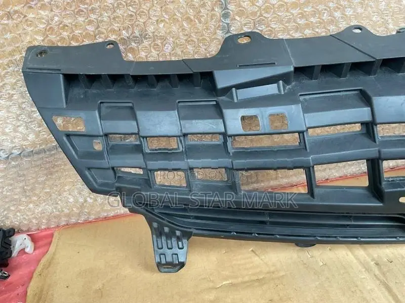 TOYOTA PRIUS ZVW30 BUMPER UPPER SHELL (OLD MODEL) – RECONDITION