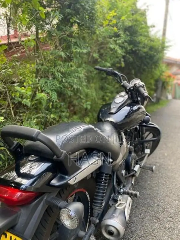 Bajaj Avenger Street 180 2018